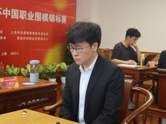 就像之前网上很多人怀疑是苏成峰想杀杜海清，苏成峰为了自己的形象，一天之内就猛砸几个亿，在全网洗白。